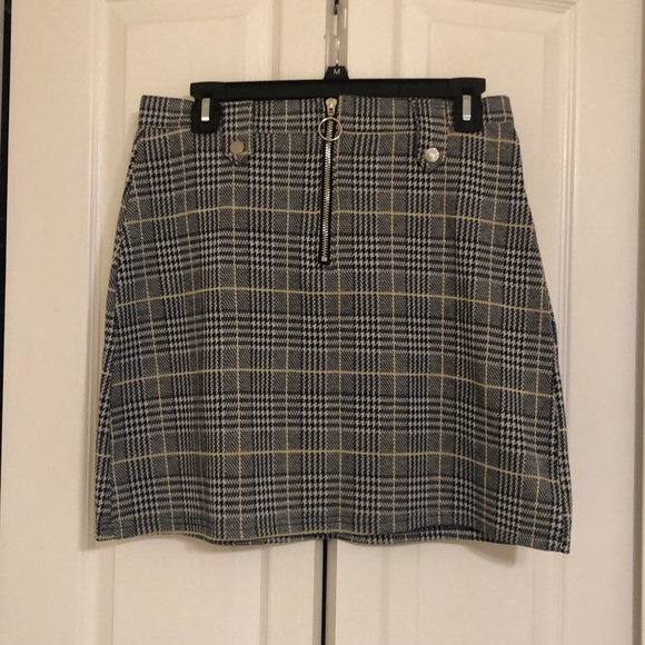 Plaid Mini Skirt 💛🖤 Clueless vibes - Picture 4 of 9